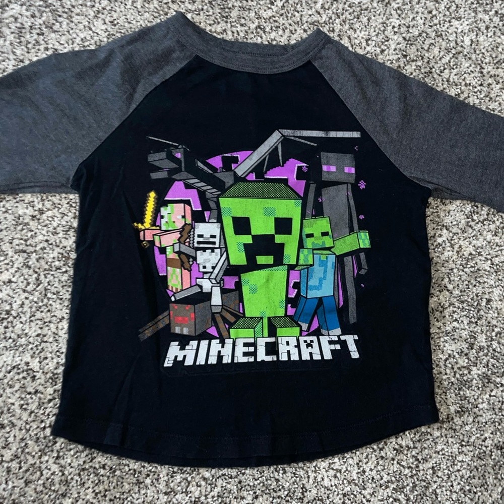 Lovingly worn: Boys Size 4-5 MINECRAFT BASEBL Tee